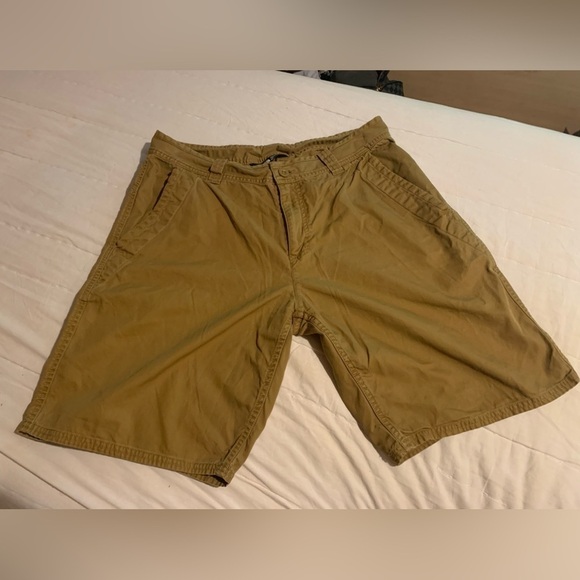 The North Face Men's Tan Shorts - Picture 1 of 8